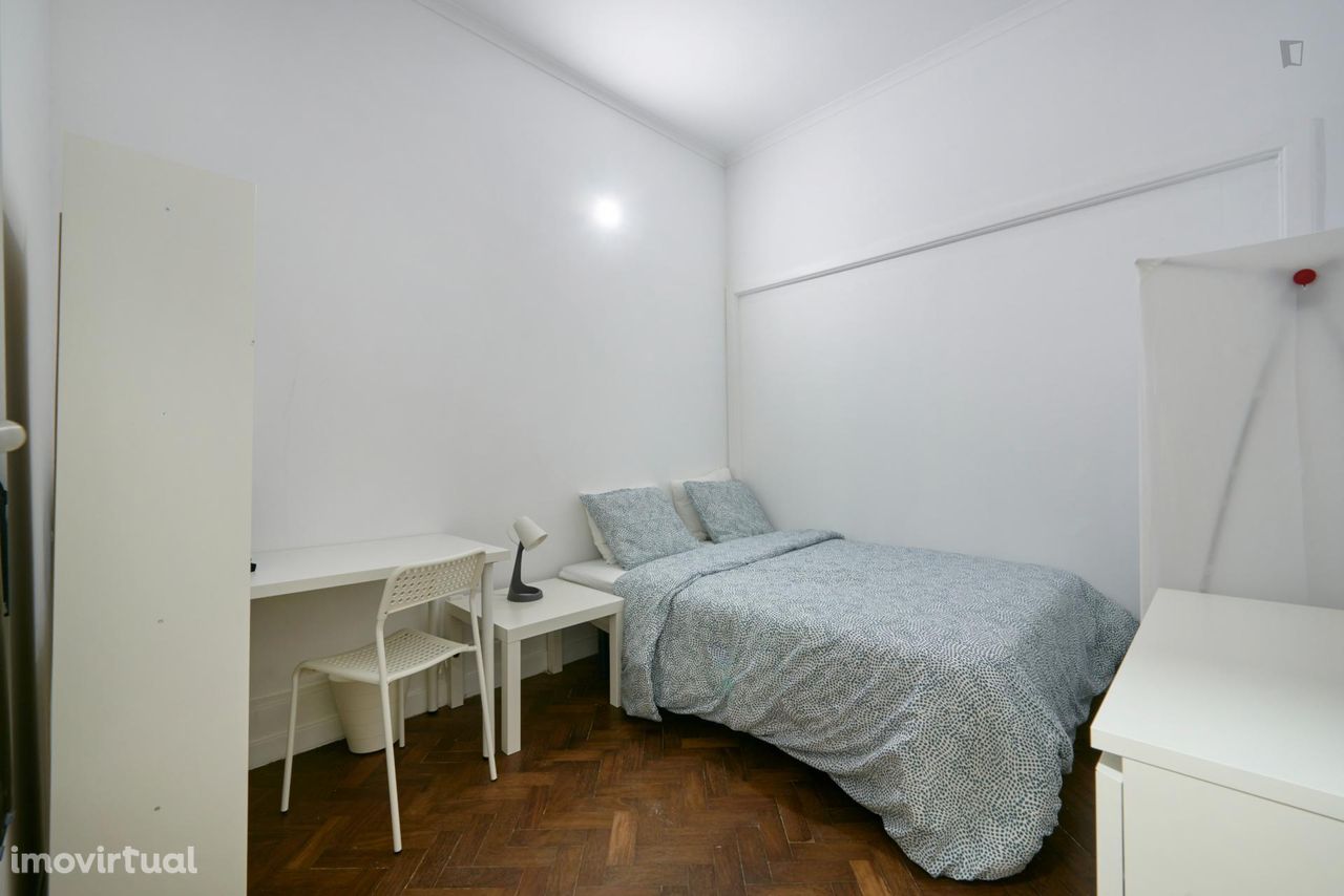 544258 - Quarto com cama de casal em apartamento com 15 quartos