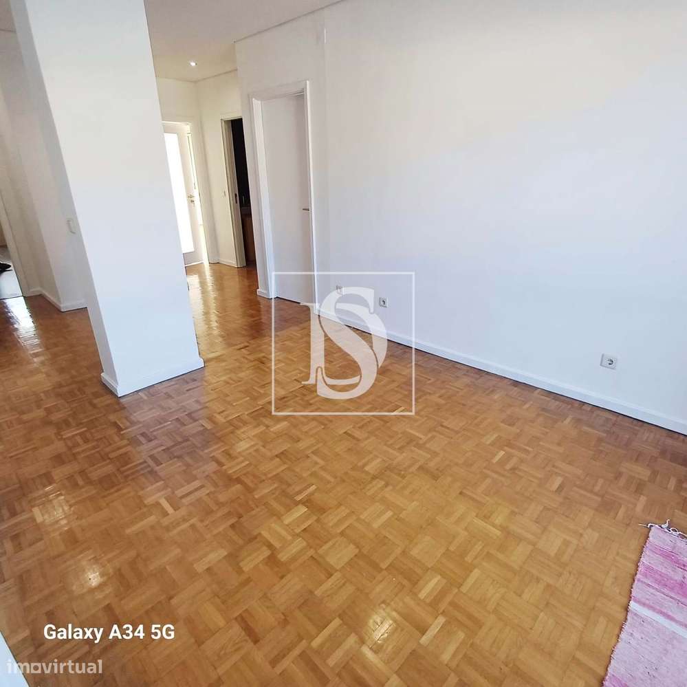 Excelente T2 com terraço e garagem em Box-4