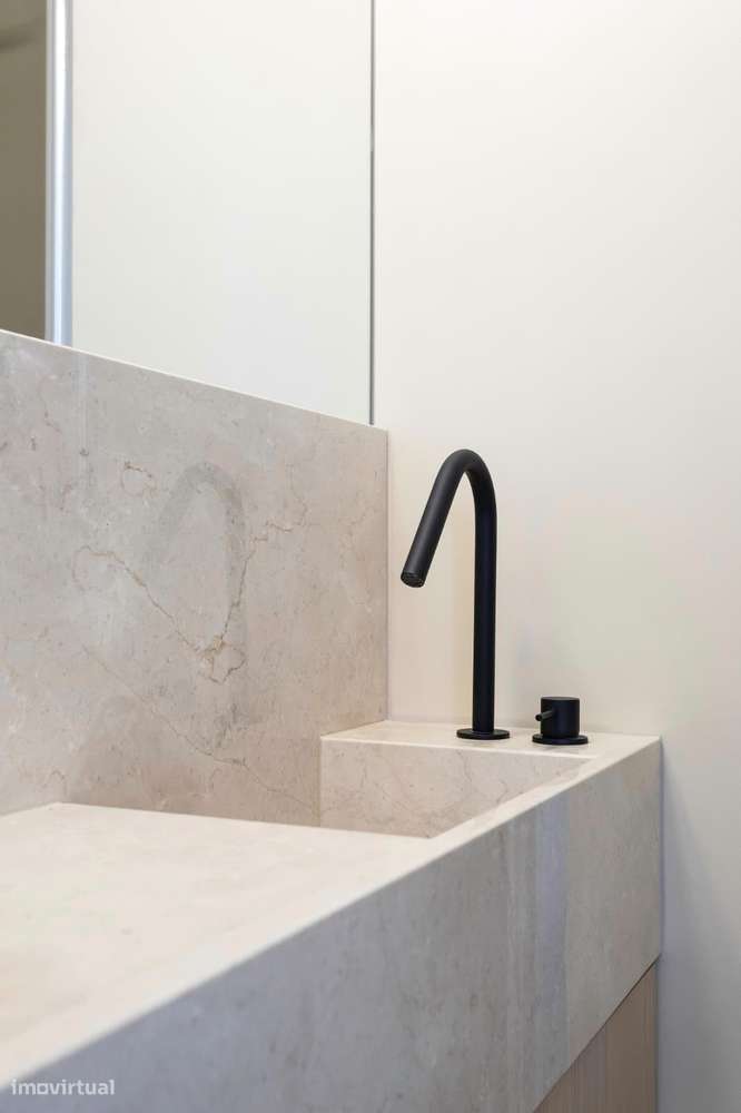 T4 remodelado com terraço - Rua Alexandre Ferreira-13