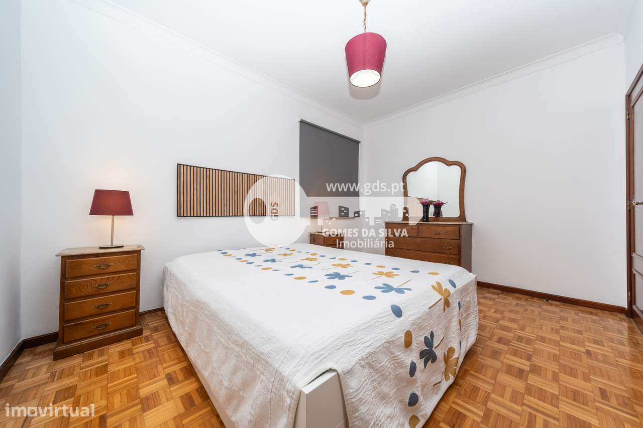 Moradia T3 com estabelecimento comercial em Dume, Braga-9