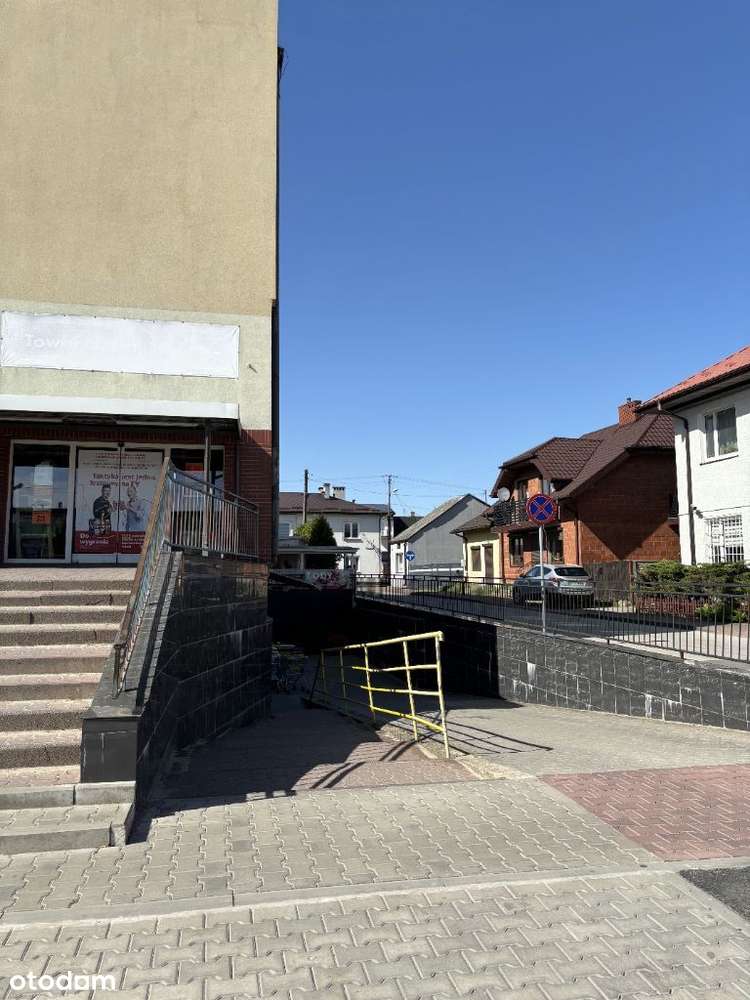 Duży lokal z parkingiem - Pełny obrazek: 5/20