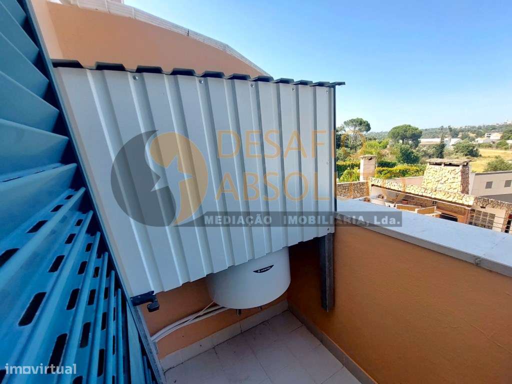 Moradia em Banda T4 c/ Piscina e Garagem. Quinta da Serralheira - S...-33