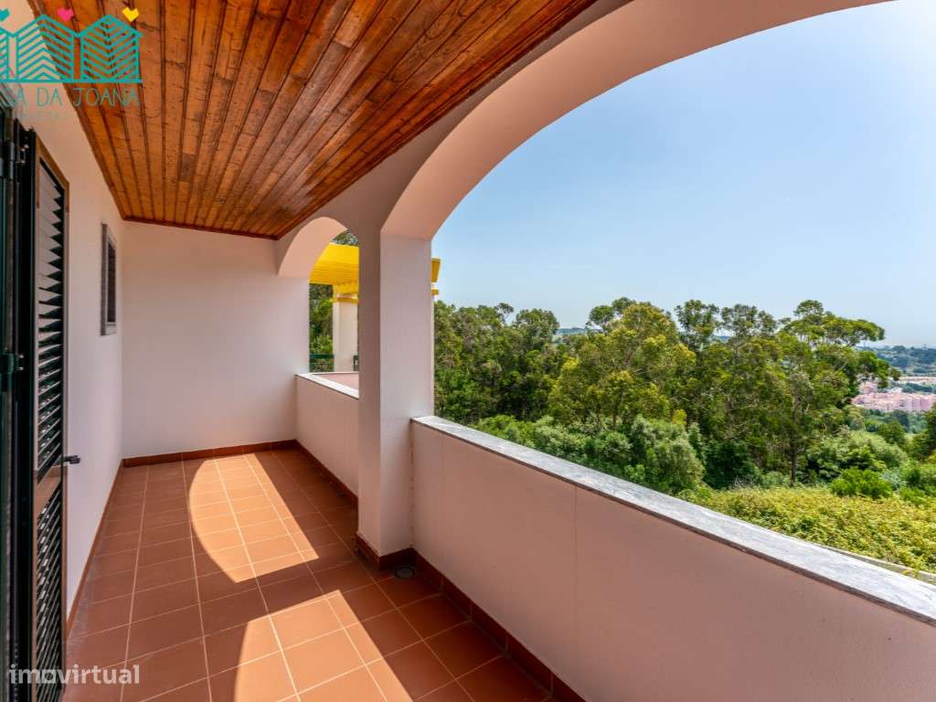 Moradia T5 com Jardim e Garagem em Oeiras-27