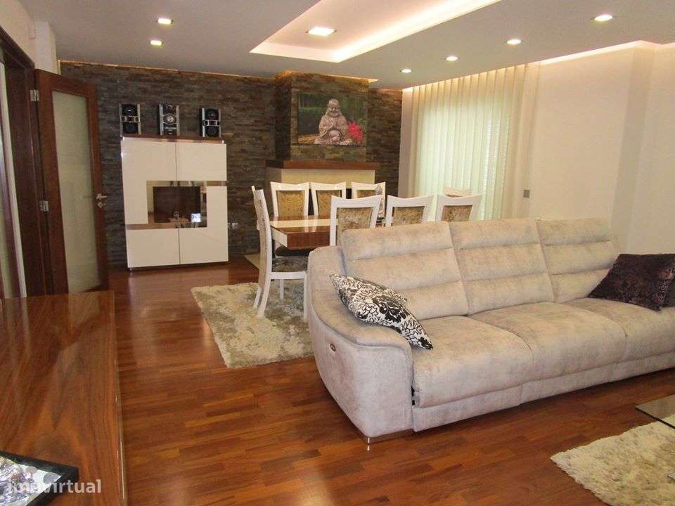 Moradia T4 - Quinta das Luzes - C/ Piscina-6