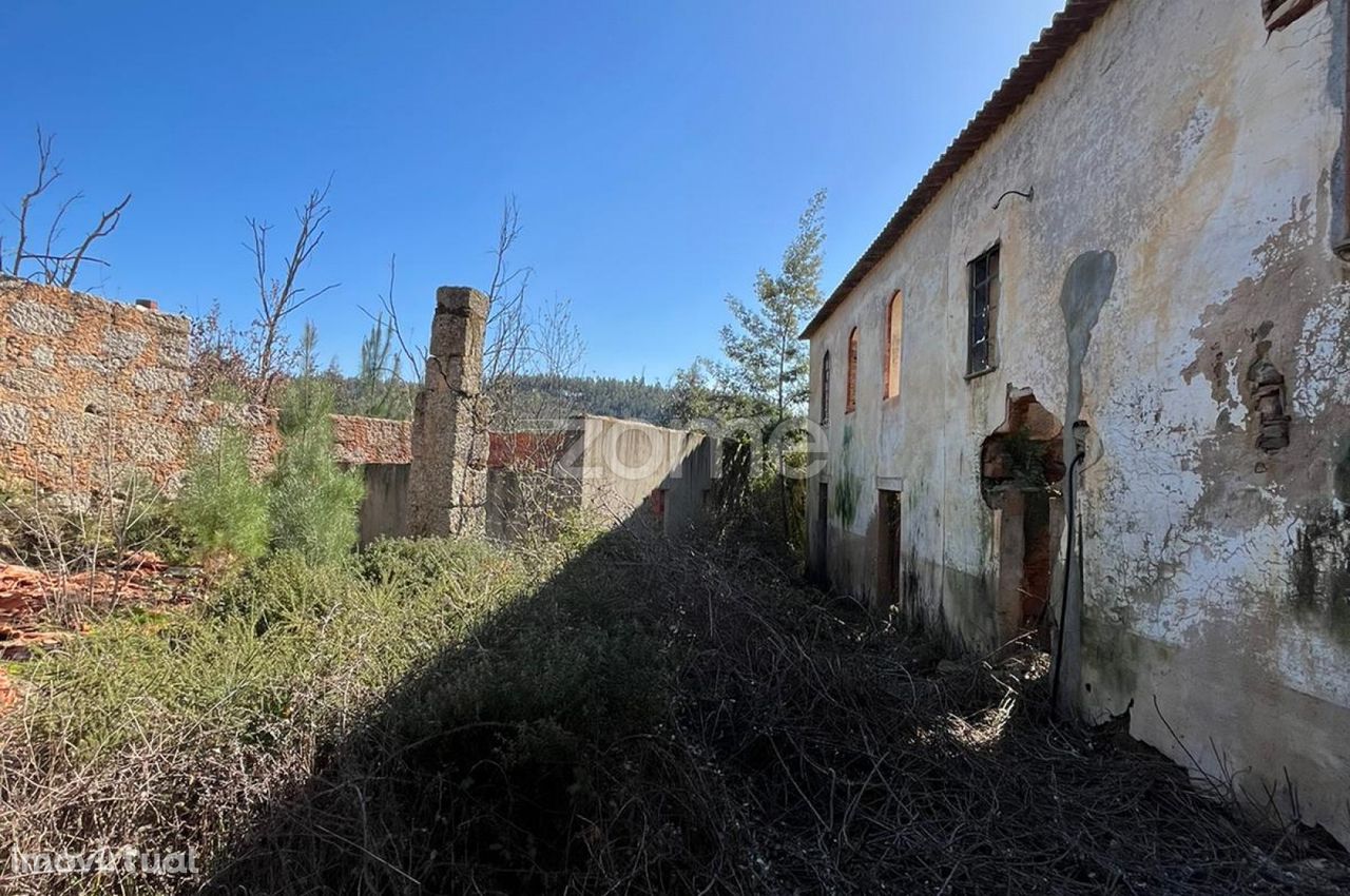 Terreno misto com ruína em Lourosa - Oliveira do Hospital