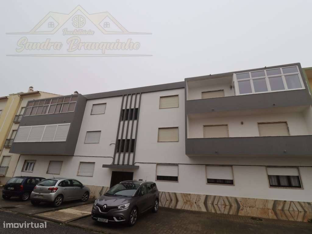 Apartamento T2 RENOVADO em Santa Cruz-37