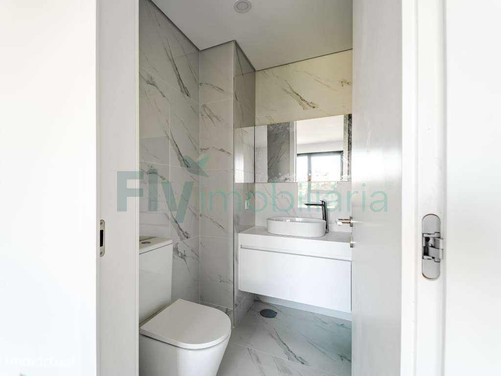 Apartamento T3 com Excelentes Áreas em Zona Central de Lousada-22