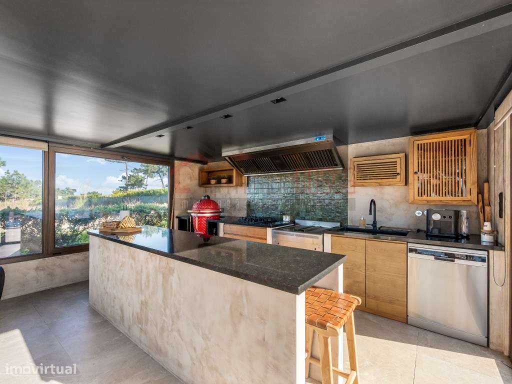 Moradia de Luxo T3 com Piscina e Vista Mar-6