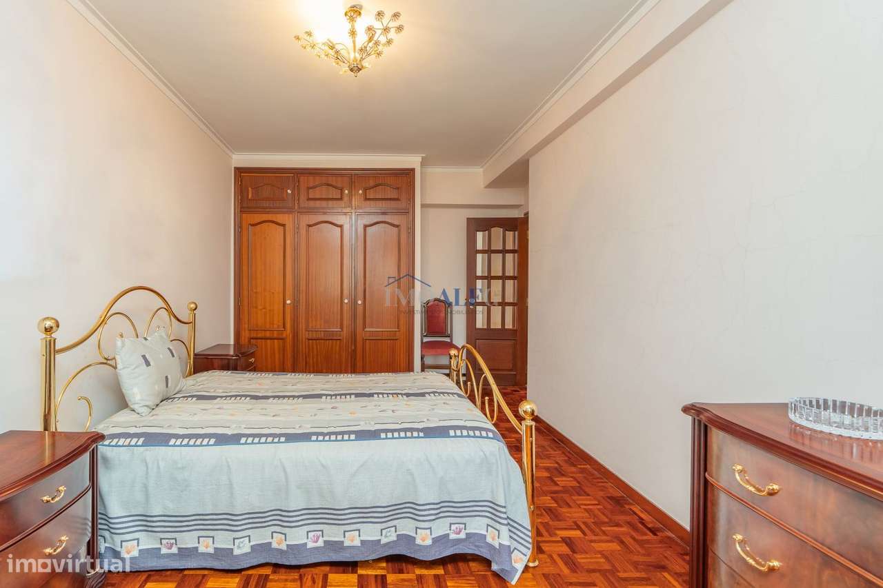 Apartamento T3 em Massamá, junto ao Shopping Center-13