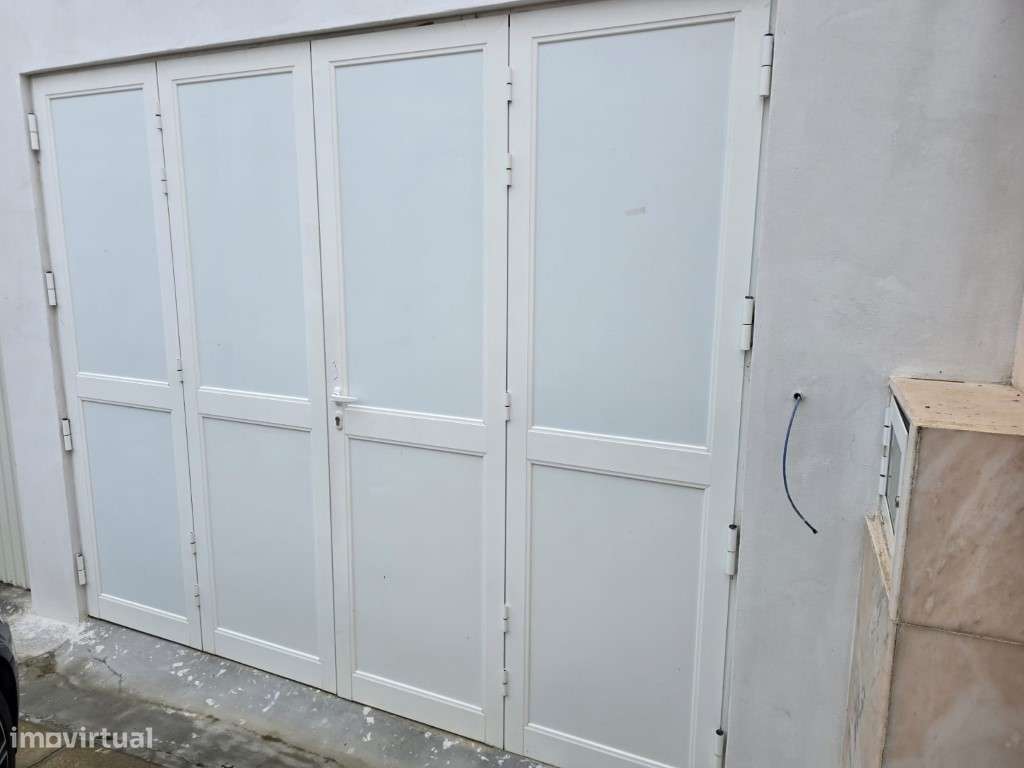 Simpática Moradia Térrea T2 com Piscina - Totalmente Remodelada-22