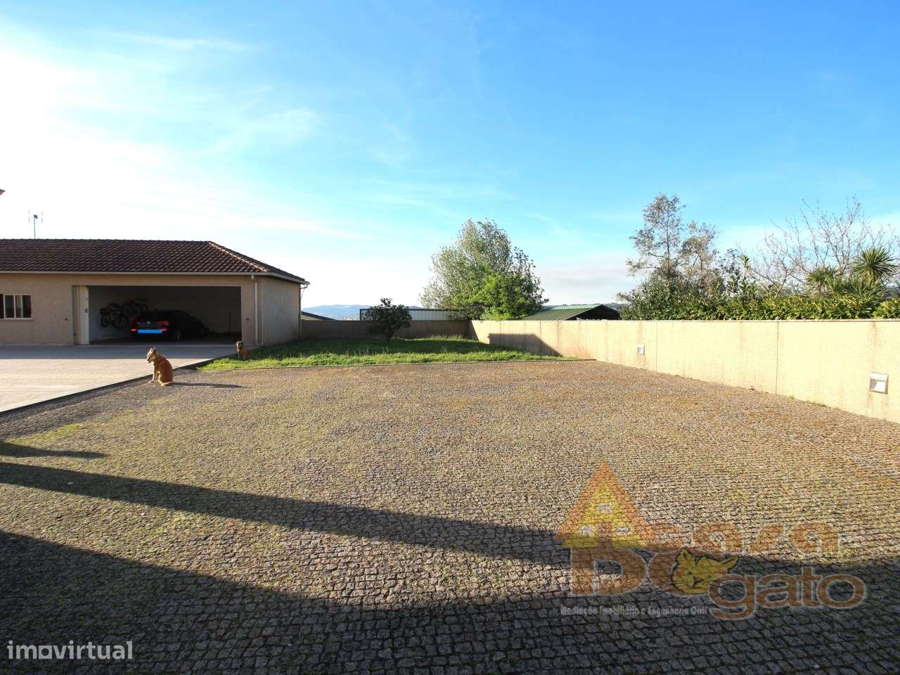 Moradia de 4 frentes com cave de 700 M2 - Grande imagem: 2/50