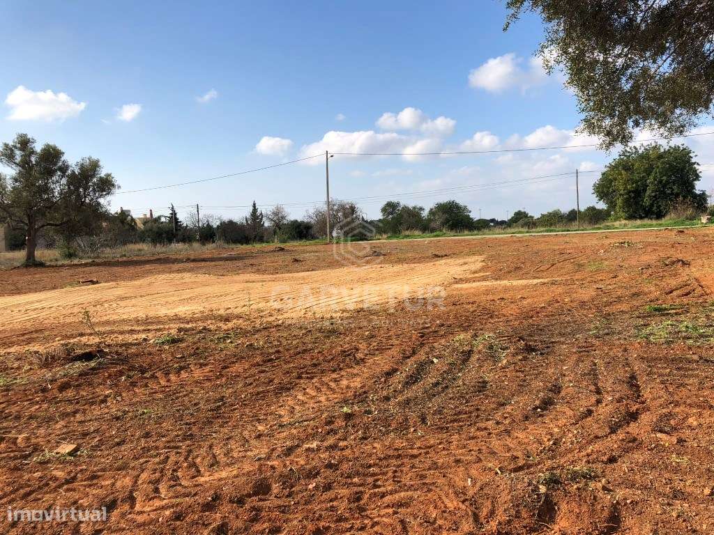 Terreno urbano a 5 minutos da Praia, Almancil, Algarve - Grande imagem: 4/14