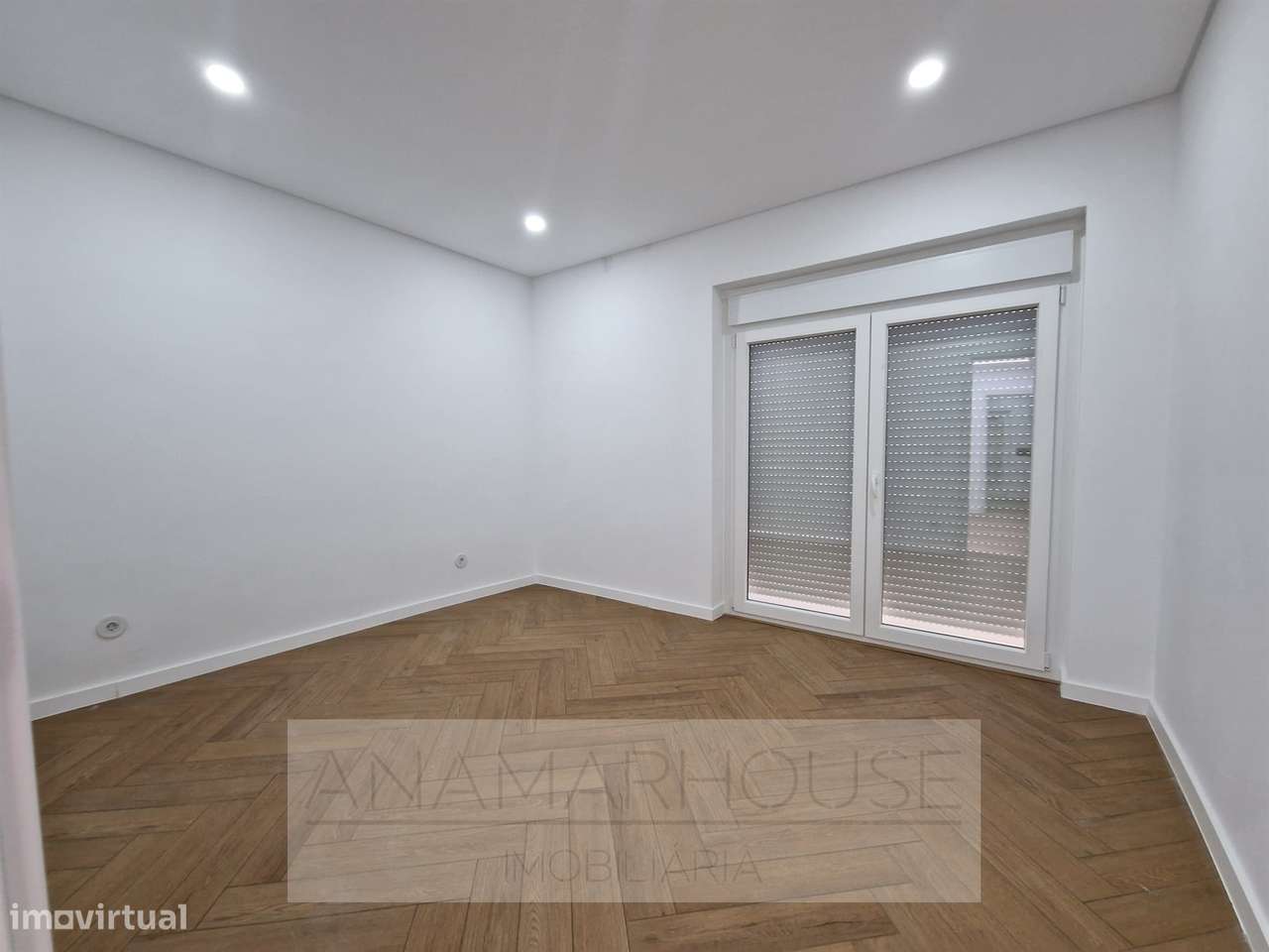 T3 Remodelado com varandas na Amadora, Mina De Água-25