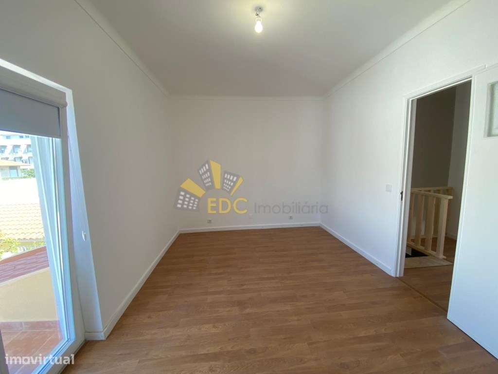 Moradia T3 - Remodelada com 2 frentes no centro de Mem Martins | Nã...-26