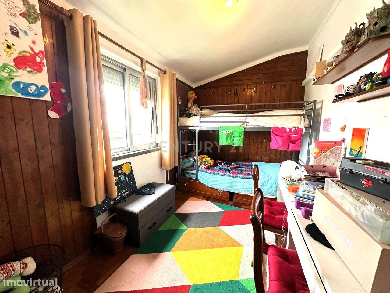 CAPARIDE-Moradia com 3 apartamentos independentes-48