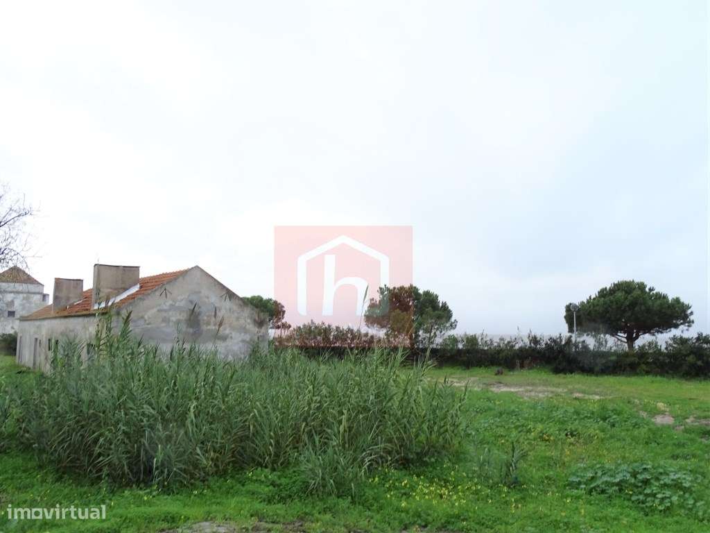 Edifício habitacional e Moinho para recuperar em Alcochete-15