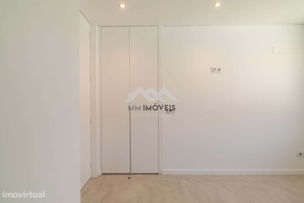 Moradia T3+1 | NOVA | Piscina | Francelos | 4 Frentes | Box | Praia-56