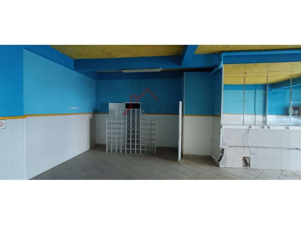 Loja 75m² Centro Barreiro | Ideal Restauração | 2 Montras | 780€ - Grande imagem: 3/9