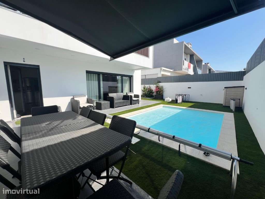 Moradia Isolada T4 Com piscina-36