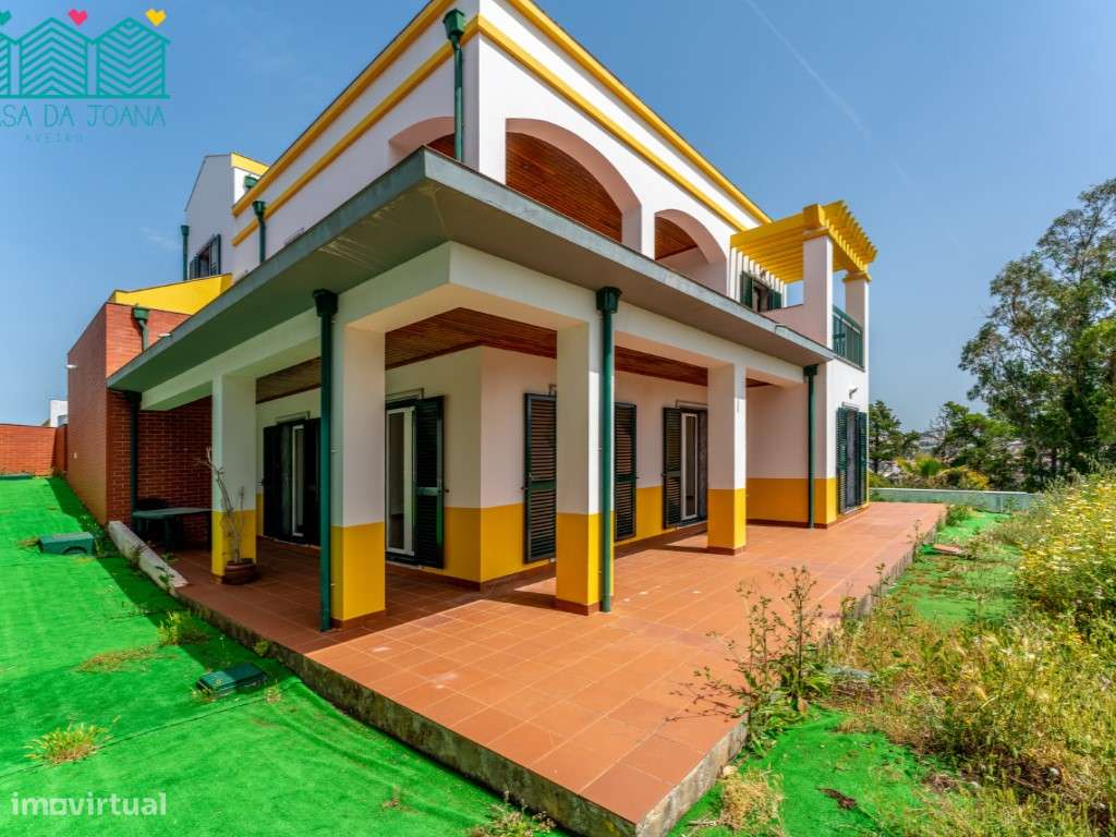 Moradia T5 com Jardim e Garagem em Oeiras-38