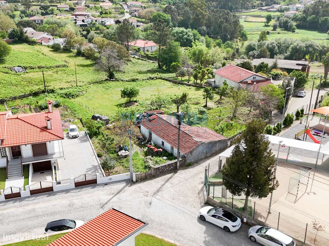 Moradia T5 para Recuperação em Barcelos-12