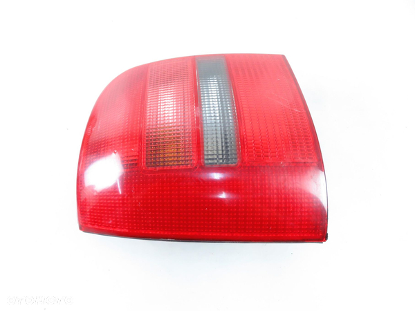 LAMPA LEWA TYLNA AUDI A4 B5 Avant - 9