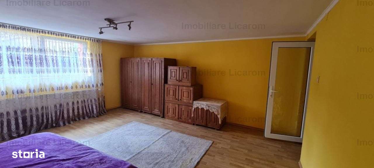Casa individuala cu 2 apartamente, 6 camere,teren 403 mp,ASTRA.-11