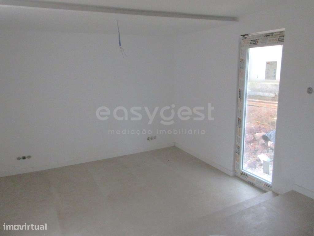 Moradia T3+1 Totalmente Remodelada em Torres Vedras-7