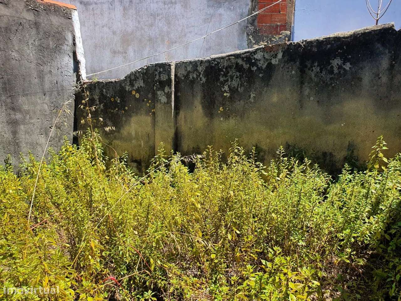 Moradia em Ruína localizada a 5 min. da Praia - Grande imagem: 5/11