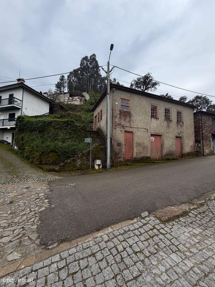 Moradia para Restaurar com Vista Rio-3