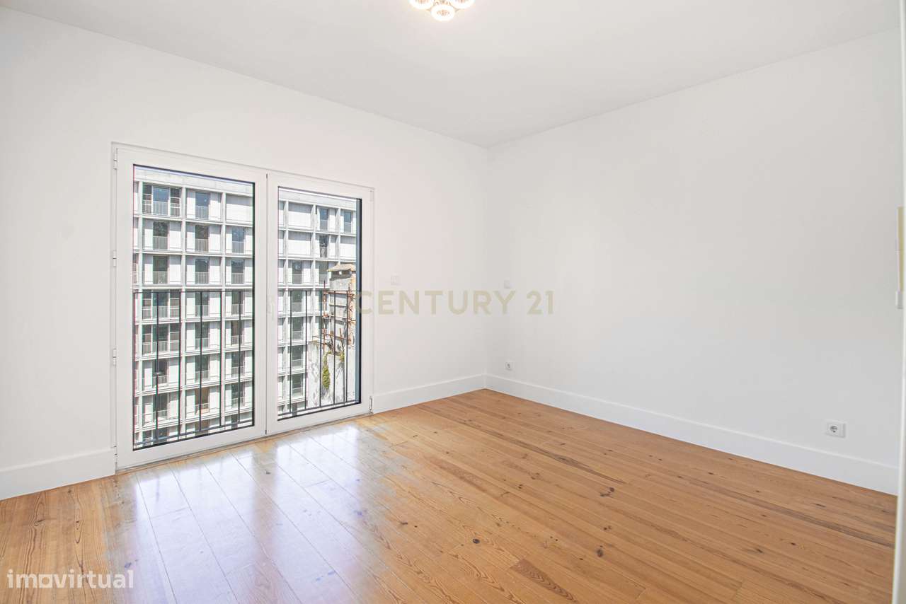 Apartamento T4 +1 com 272 m2 Vista Panorâmica em Lisboa e 3 Lugares de-21