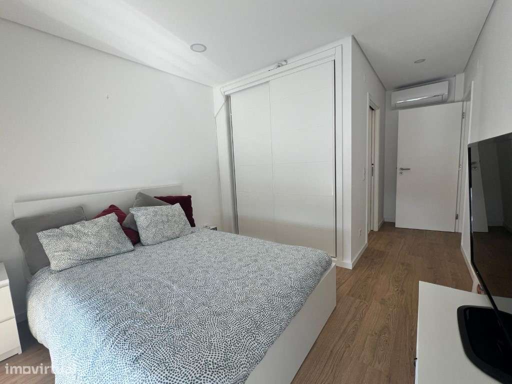 Moradia Isolada T4 Com piscina-18