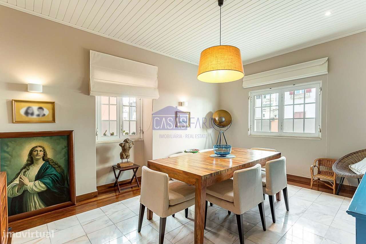 Imponente Moradia V3 de 3 pisos na zona da Avenida 5 de Outubro em Far-8