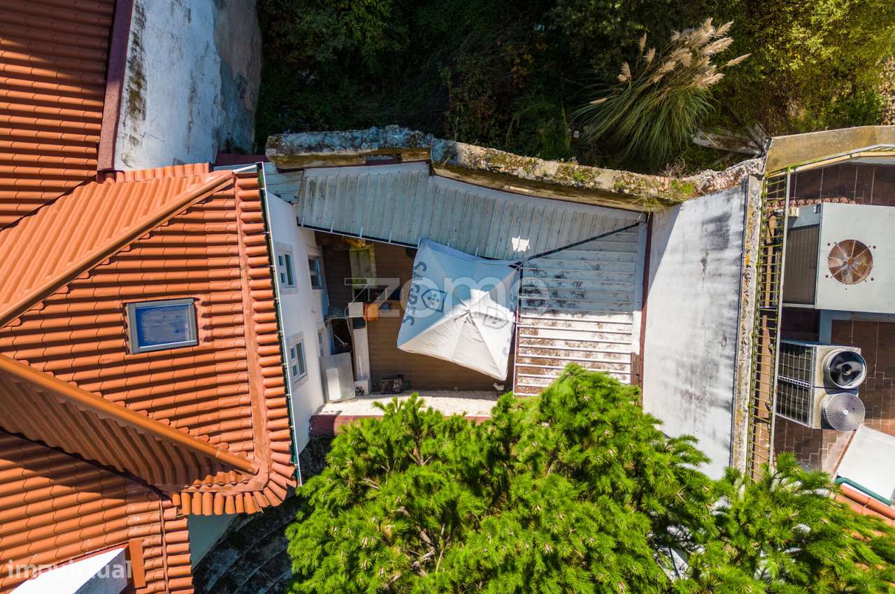 Prédio com grandes áreas no Centro de Leiria-35