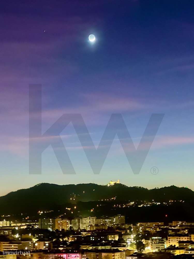 T4 no Último Piso com Terraço de 100m2 e Vista Panorâmica Deslumbrante-23