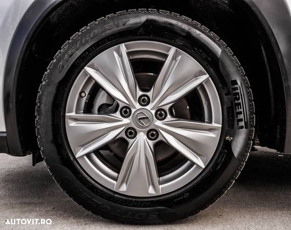 Lexus UX 250h 2.0L HEV 20H- (178 HP) 4X2 CVT Executive - 40