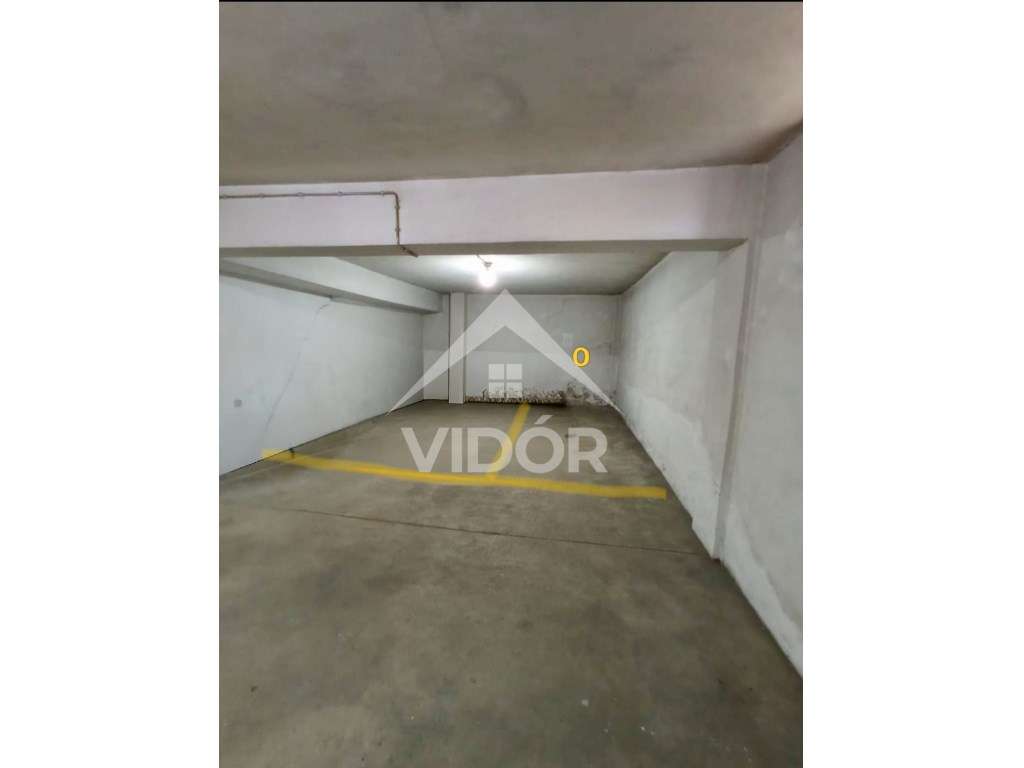 Garagem na Rua Bernardim Ribeiro Nº 309 - Circunvalação - Grande imagem: 3/4