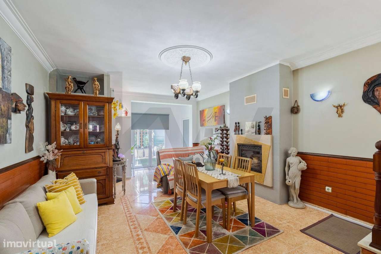Moradia T3+2 com Piscina e Cave Independente — Quinta do Conde-12