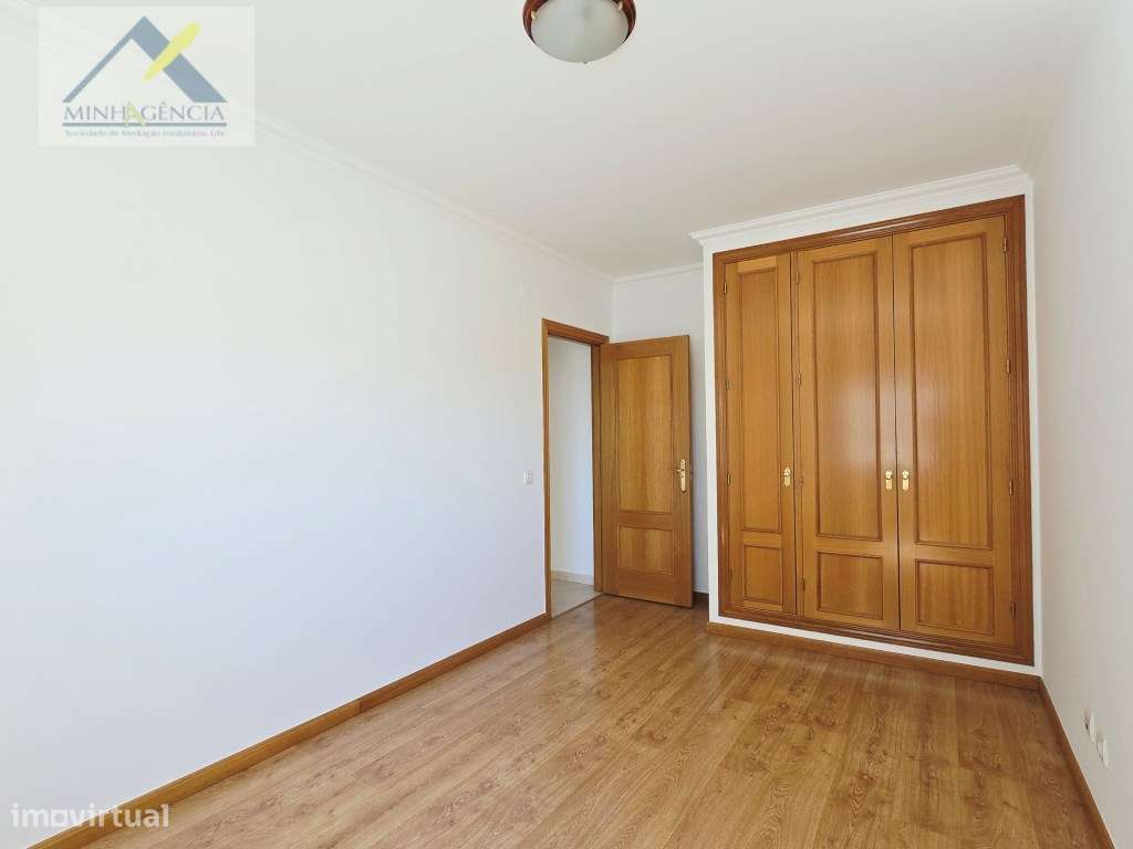 Apartamento T2 com arrecadação no Bairro Afonso Costa em Setúbal-11