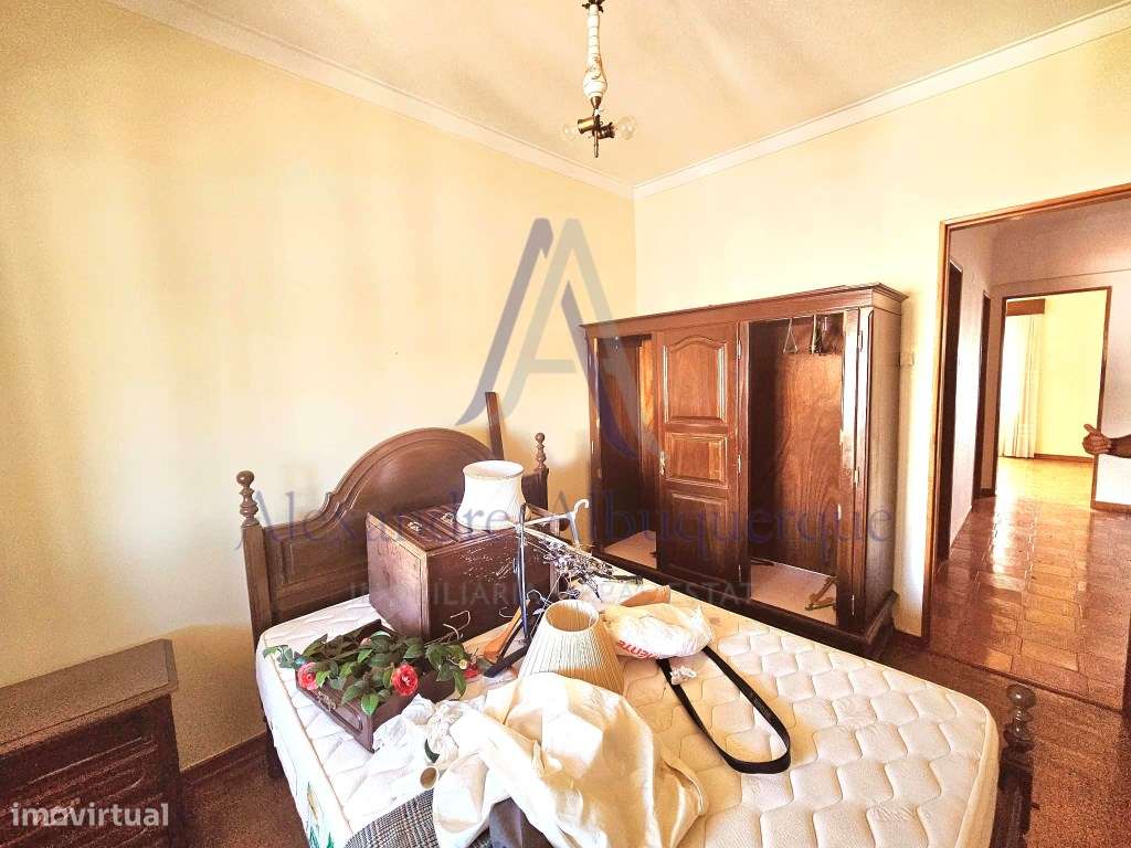 Apartamento T1 com vista Rio no Centro de Almada-16