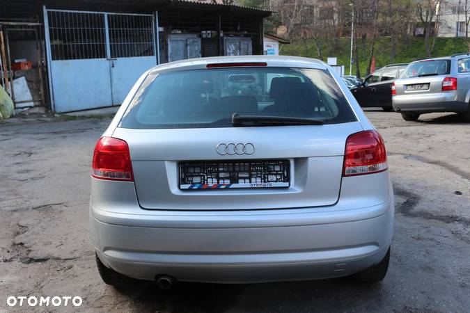 Audi A3 1.6 FSI Attraction - 3