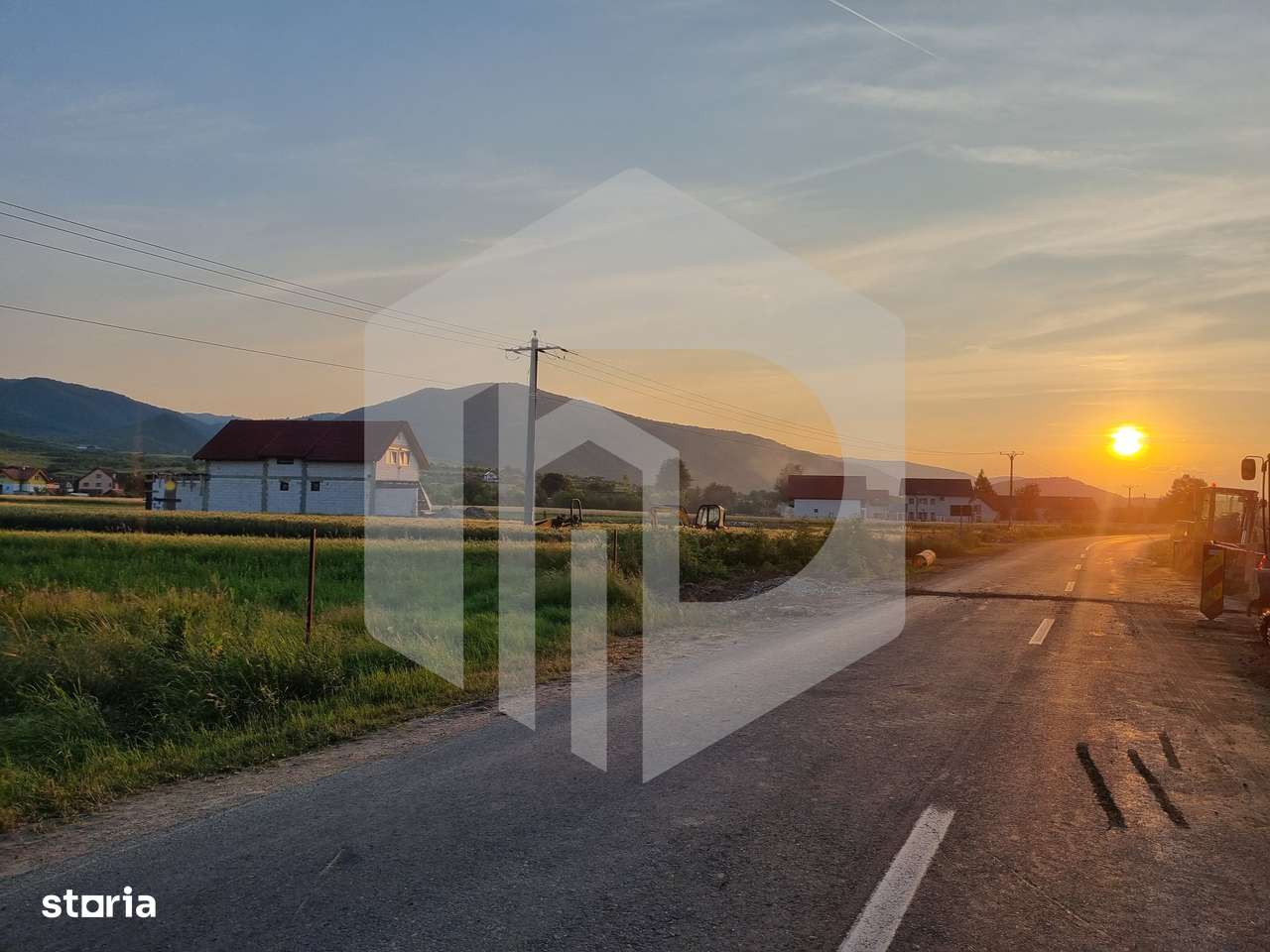 Teren Gura Râului-Orlat-1782 MP-2 fronturi-Utilitatile la 30 ml - Imagine principală: 4/7