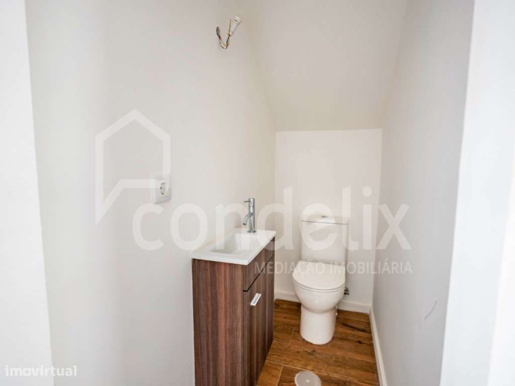 Moradia T2 · totalmente remodelada · Bairro da Vilarinha, Porto-21