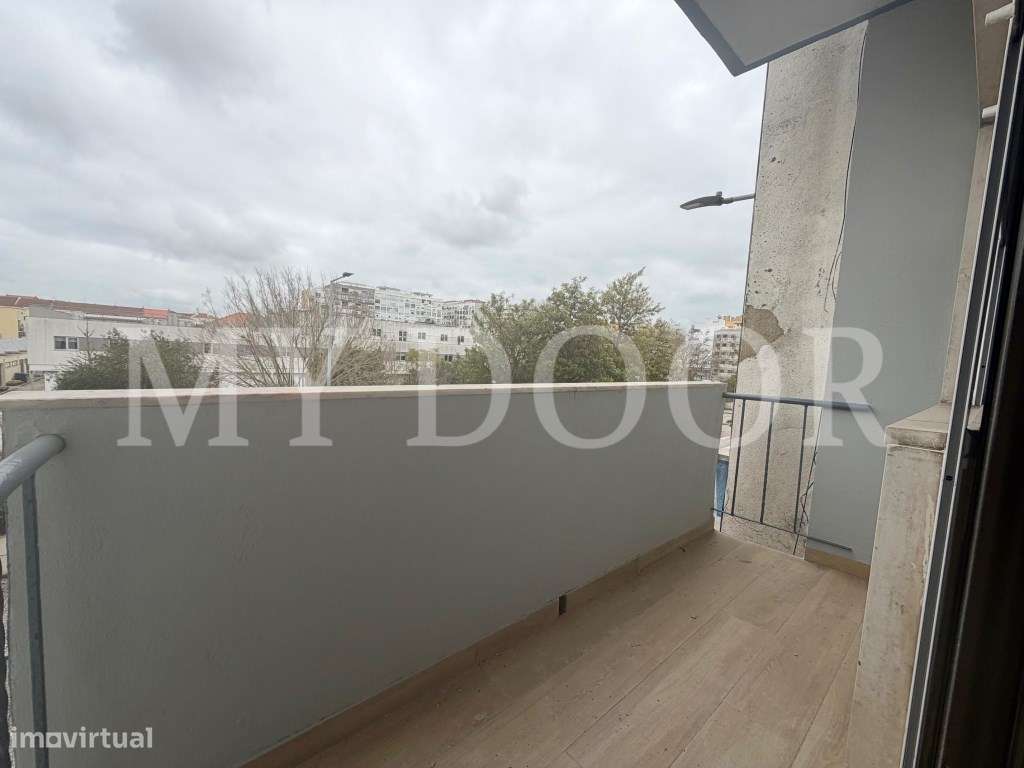 Apartamento p/ Venda - T2 - Barreiro - 2º andar - Central-10