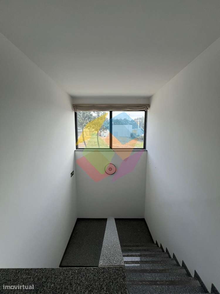 Pavilhão Empresarial Pronto a Utilizar – Fiães!-16