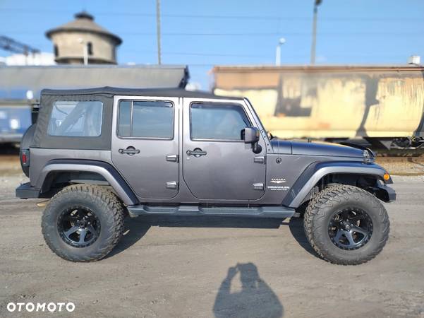 Jeep Wrangler - 12