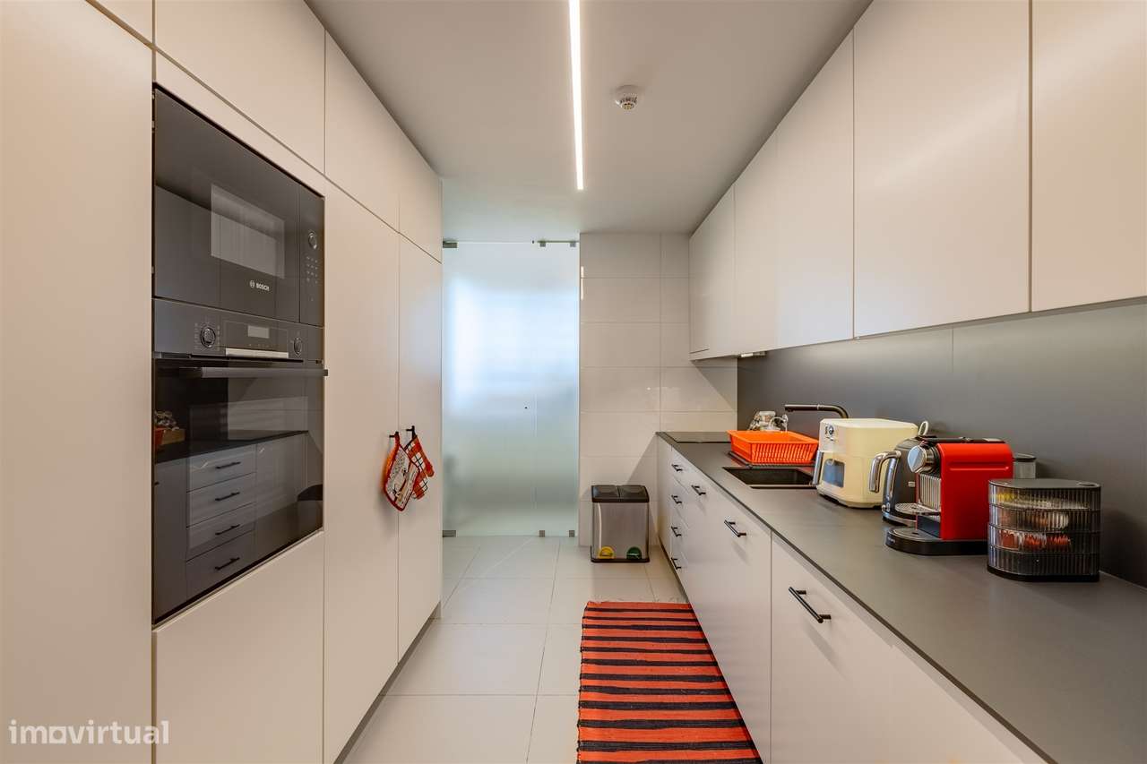 Apartamento T3 no Bessa com Varanda e Garagem box-11