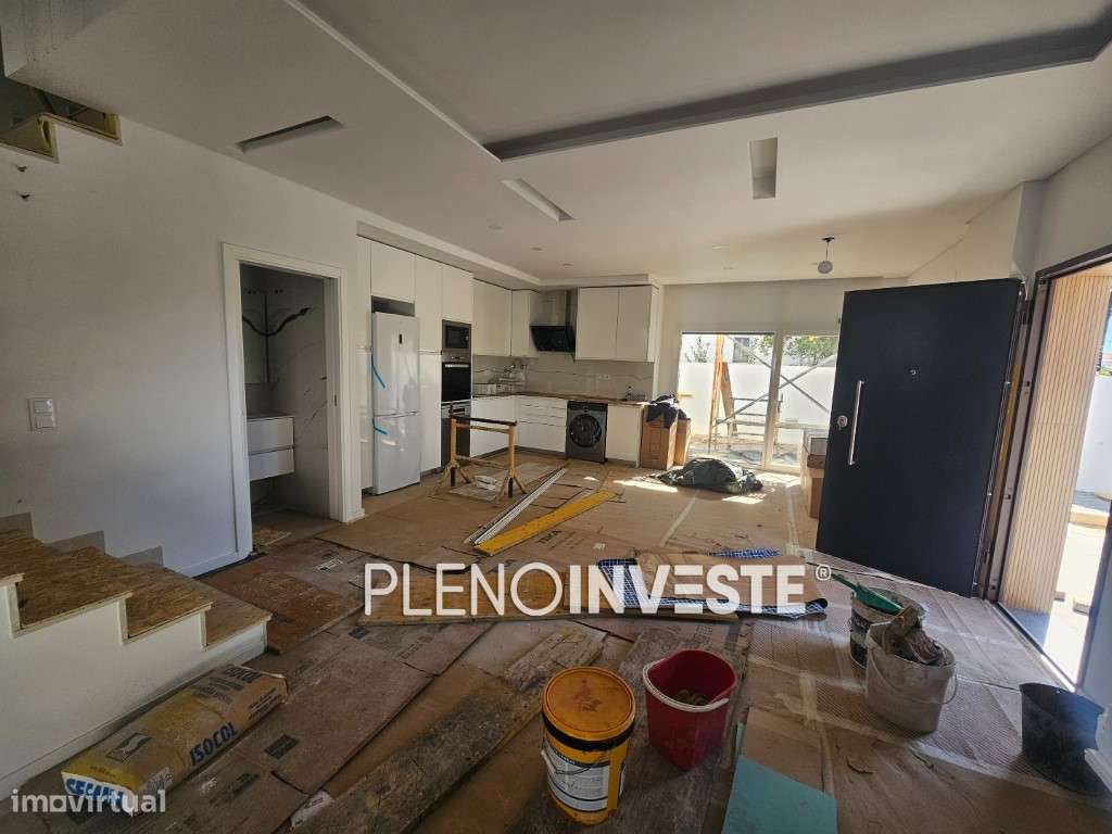 Moradia V3 com piscina Nova construção em Pinhal de Frades-3