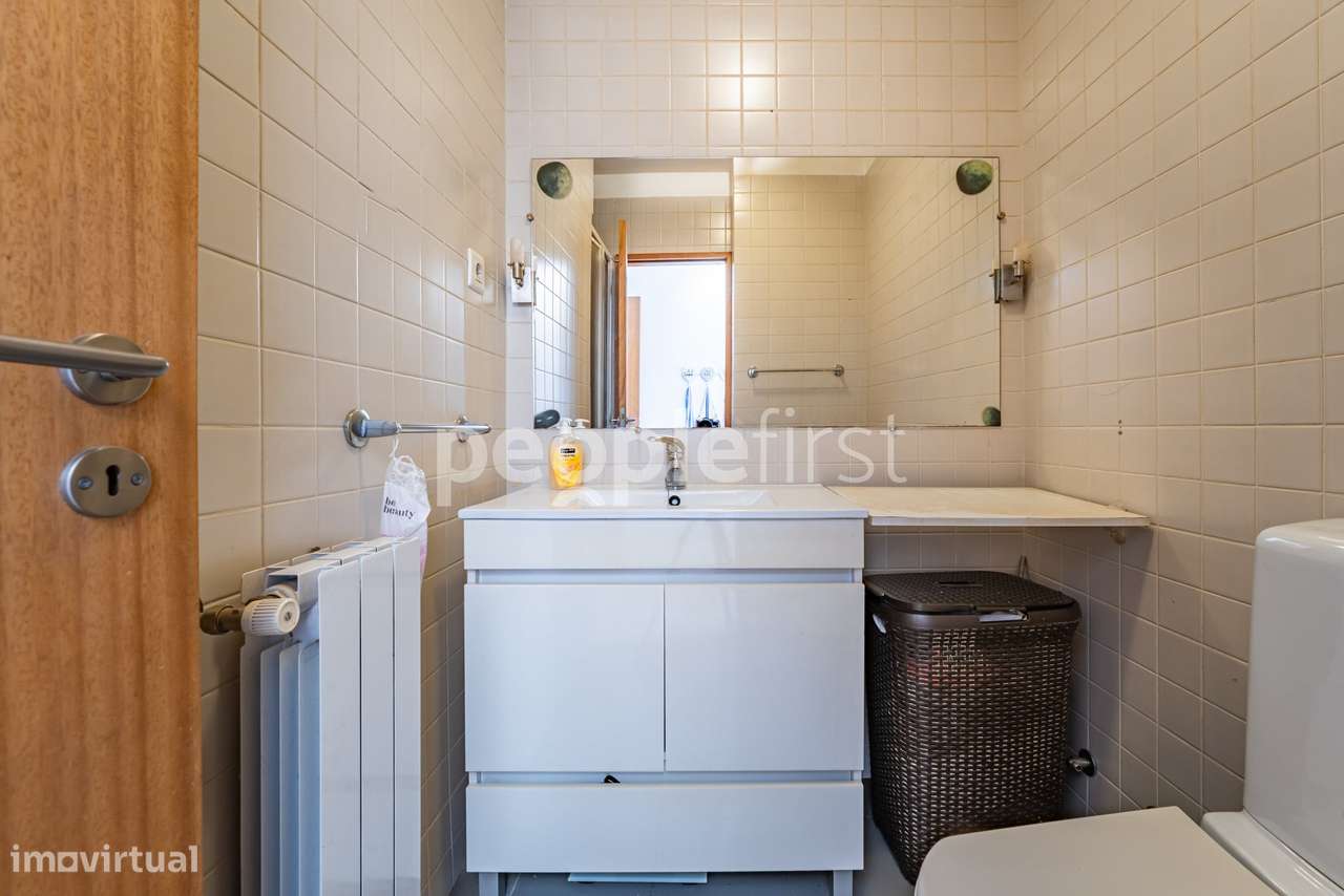 T2 com Terraço Privativo, Garagem e Arrumos-16