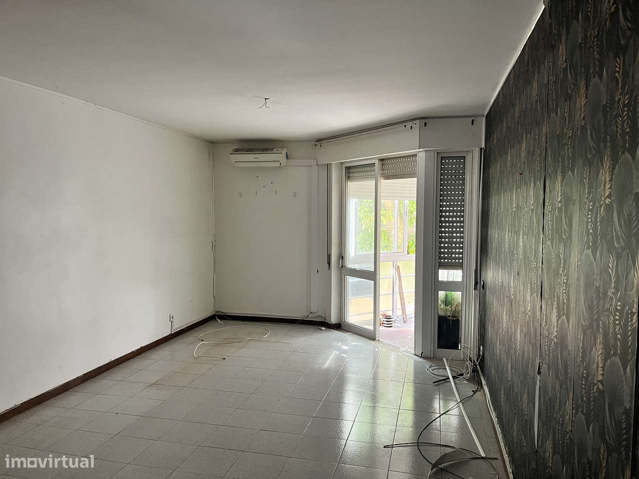 Apartamento T2 com Lugar de Garagem | Em Remodelação | Leça do Balio-4